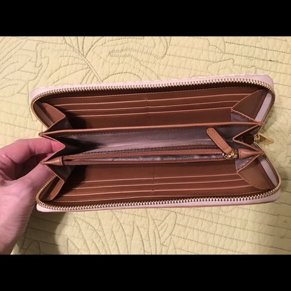 Michael Kors Wallet *Purse Separately will Bundle - Picture 2 of 7